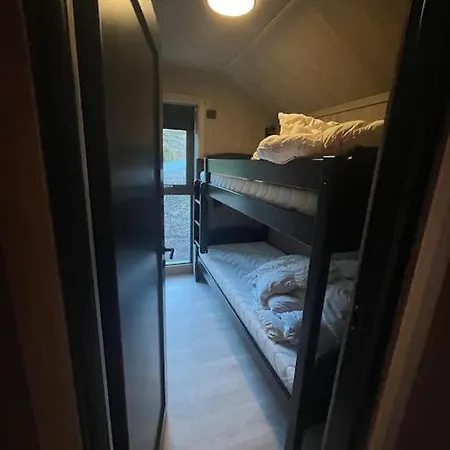 Holiday home Resvegen 63